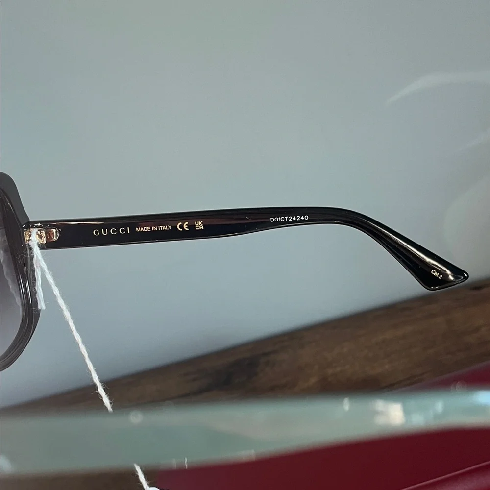 Gucci Women's Black Sunglasses with Gold Accents - Picture 5 of 10